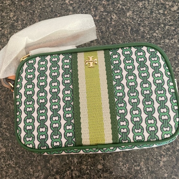 Tory Burch Green and White Chain Pattern Wristlet - Picture 2 of 9